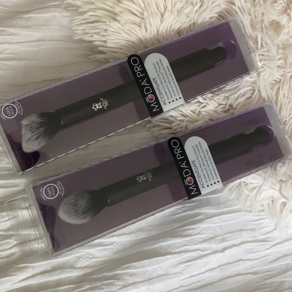 2 Mōda Pro brushes black Matte black